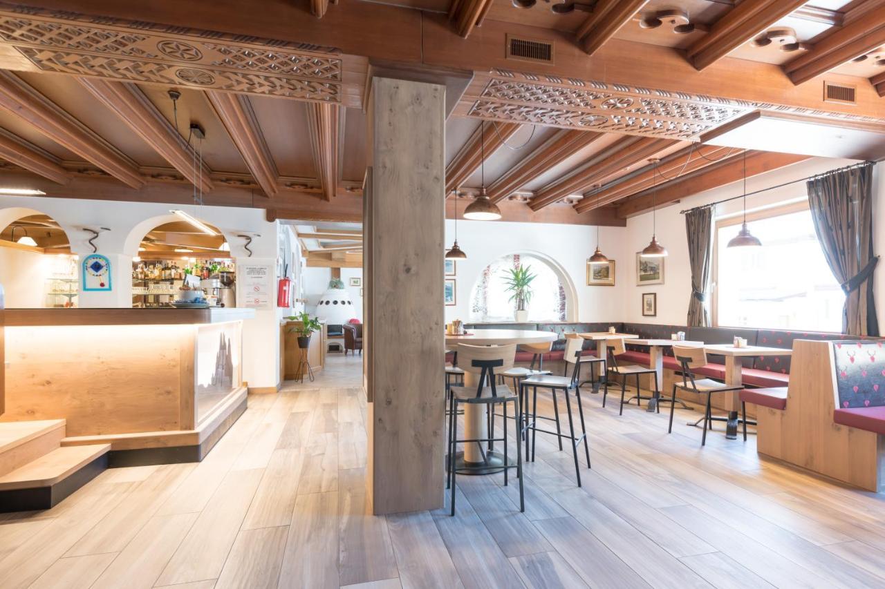 Hotel Crepei Pozza di Fassa Luaran gambar