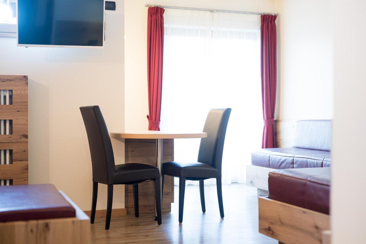 Hotel Crepei Pozza di Fassa Luaran gambar