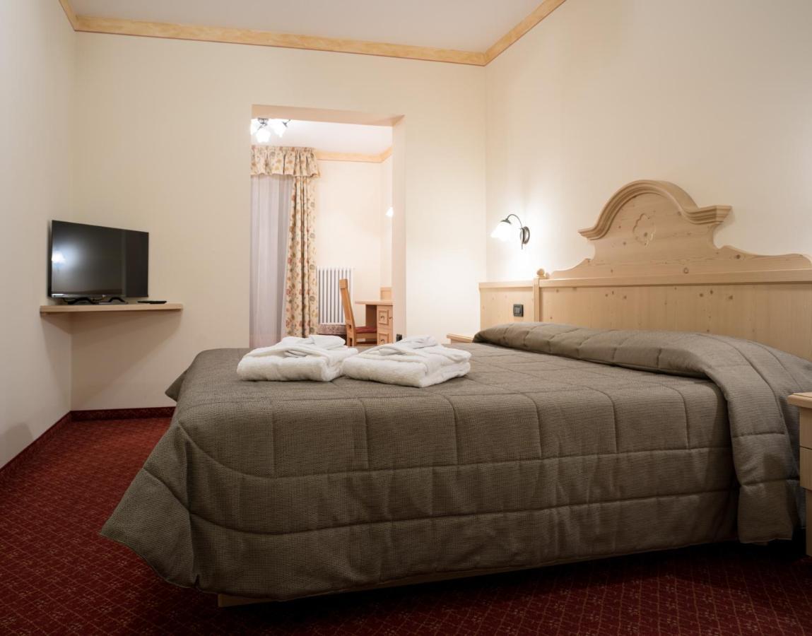 Hotel Crepei Pozza di Fassa Luaran gambar