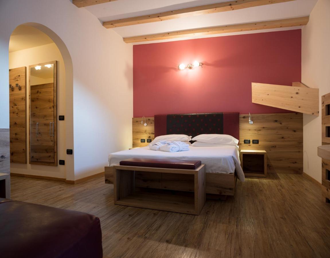 Hotel Crepei Pozza di Fassa Luaran gambar