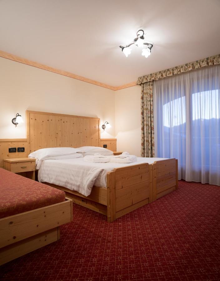 Hotel Crepei Pozza di Fassa Luaran gambar