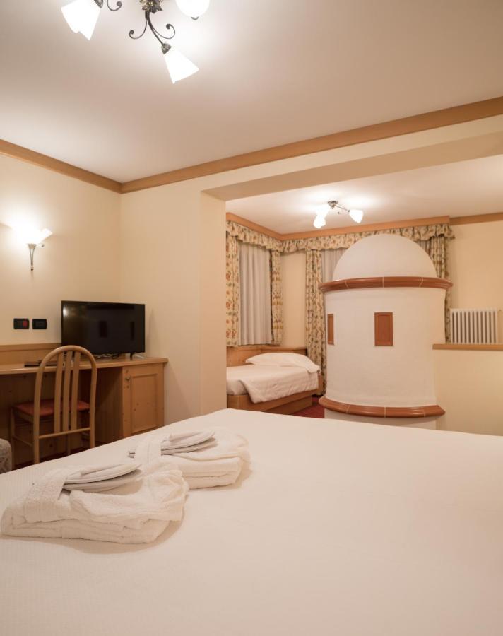 Hotel Crepei Pozza di Fassa Luaran gambar