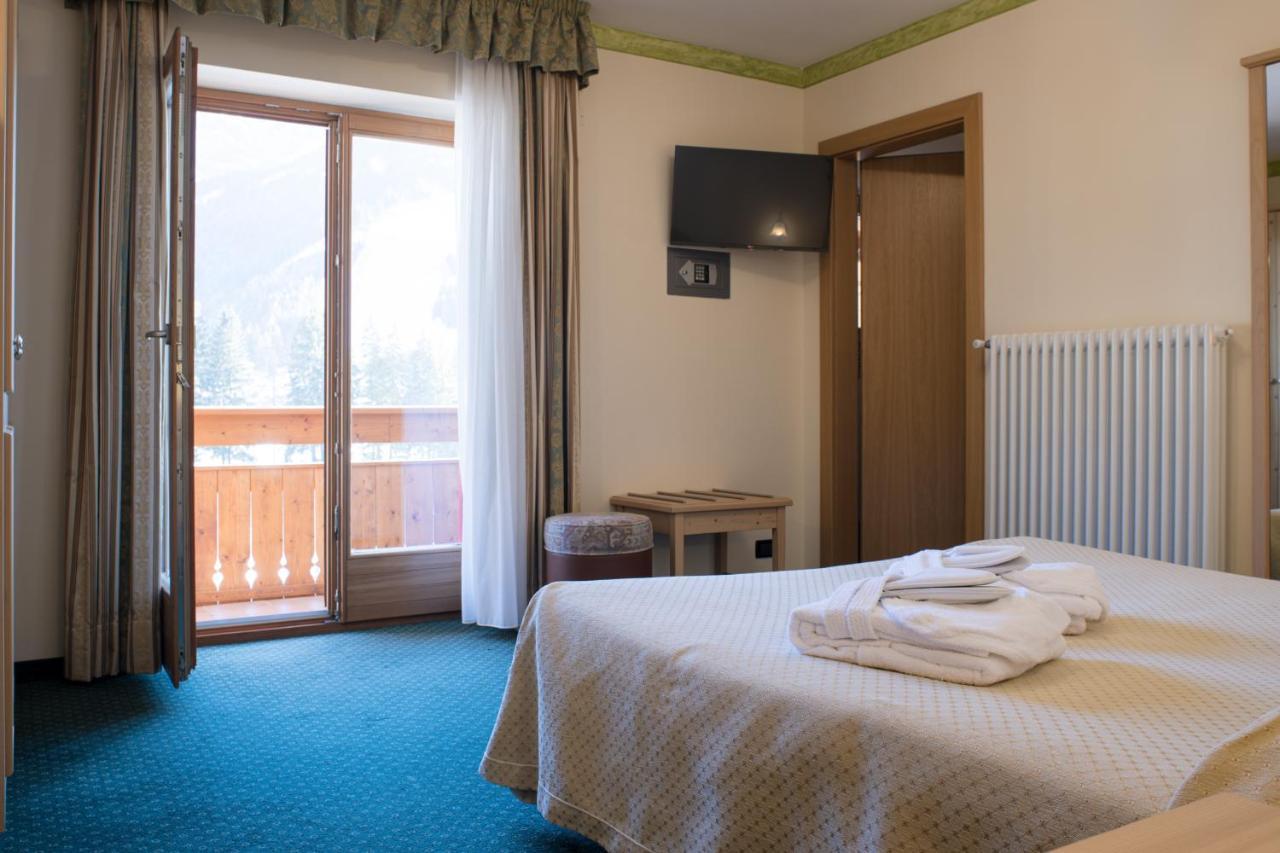 Hotel Crepei Pozza di Fassa Luaran gambar
