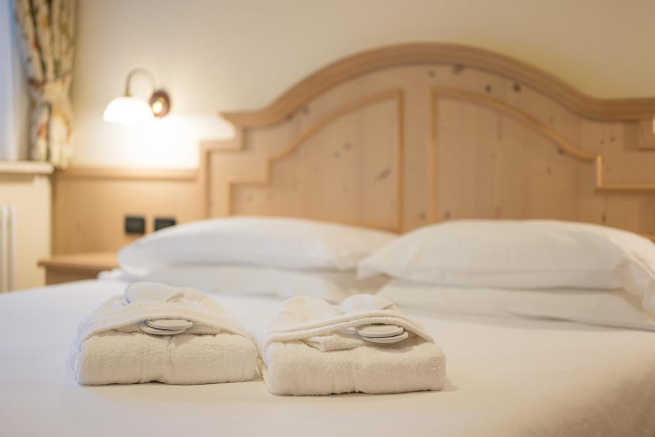 Hotel Crepei Pozza di Fassa Luaran gambar