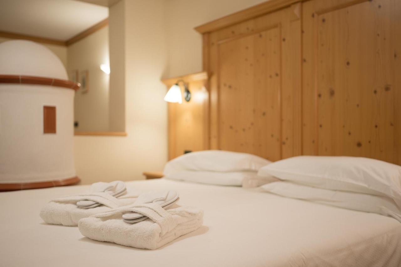 Hotel Crepei Pozza di Fassa Luaran gambar