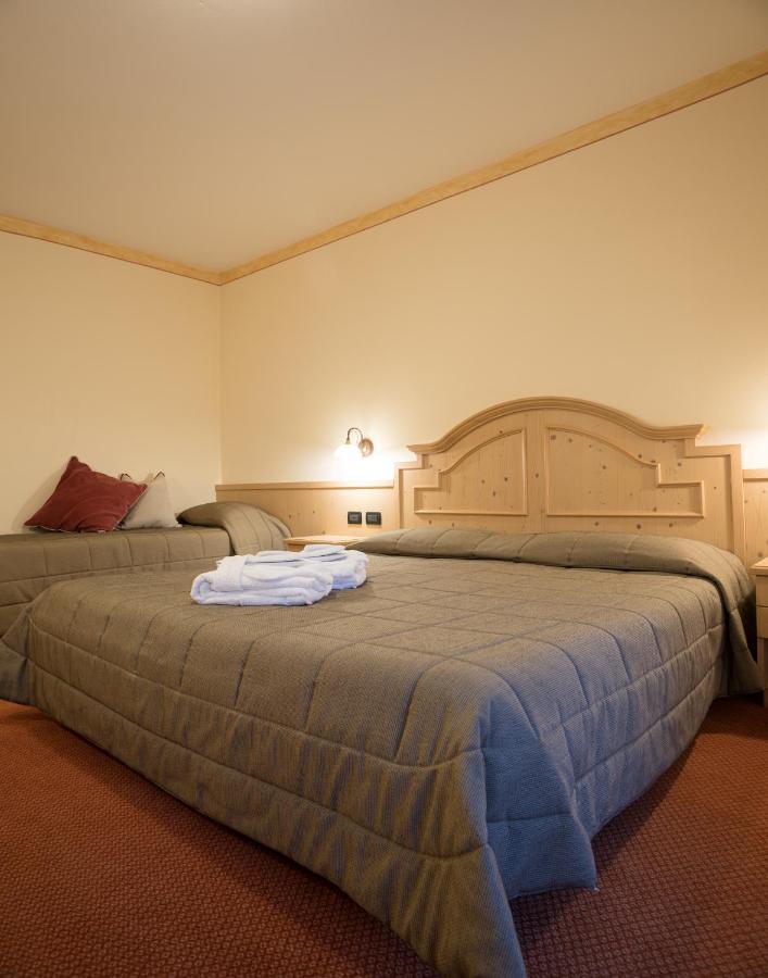 Hotel Crepei Pozza di Fassa Luaran gambar