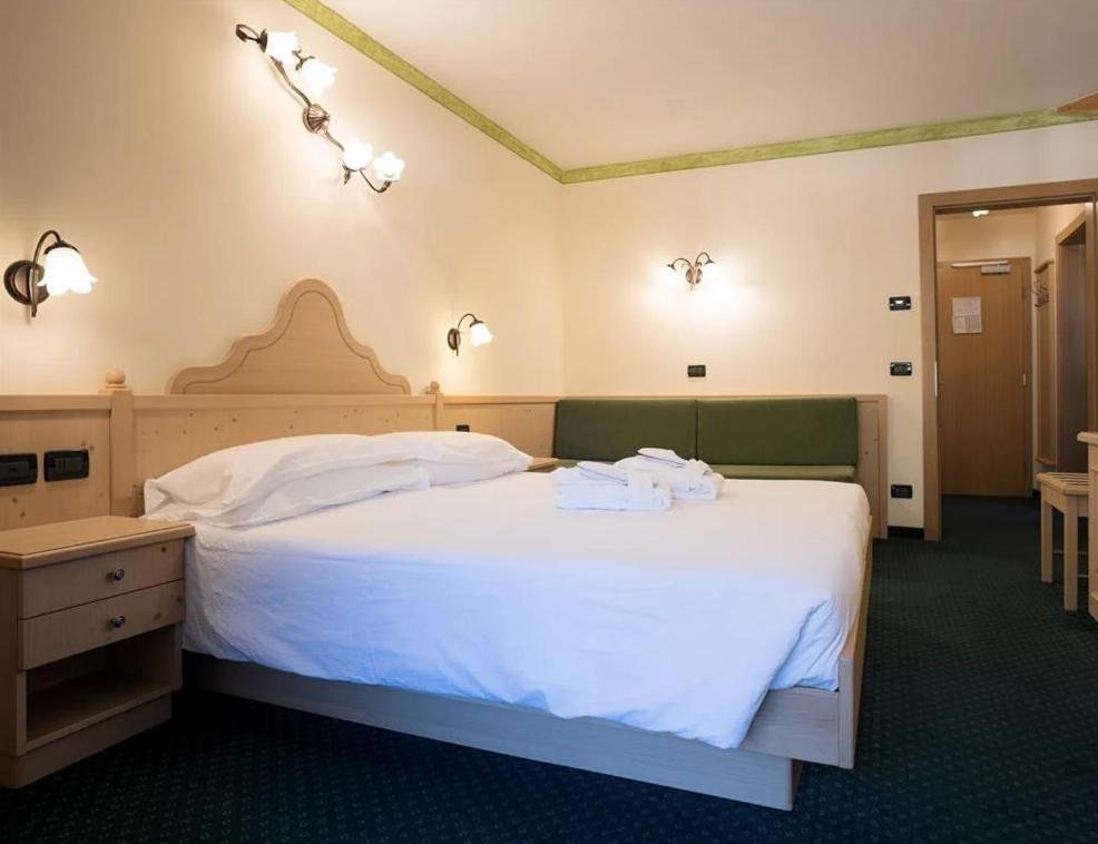Hotel Crepei Pozza di Fassa Luaran gambar