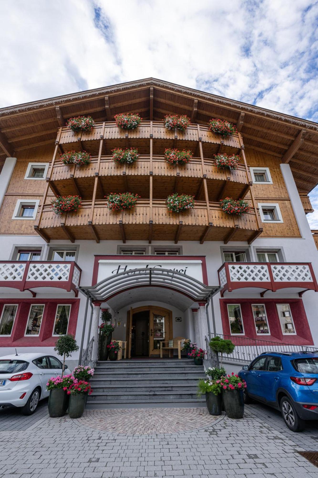 Hotel Crepei Pozza di Fassa Luaran gambar
