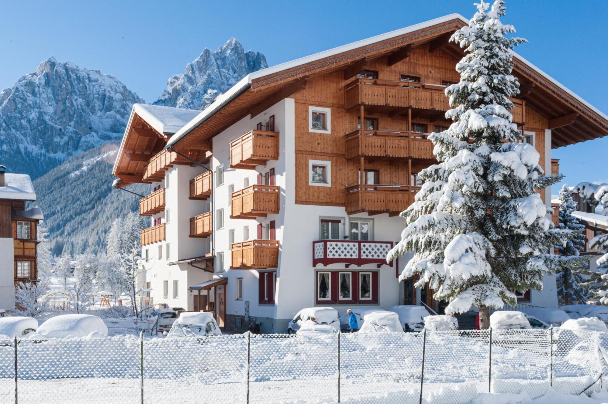Hotel Crepei Pozza di Fassa Luaran gambar